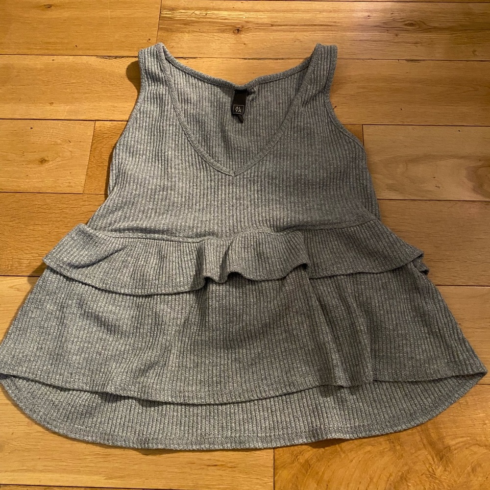 Ruffled gray top
